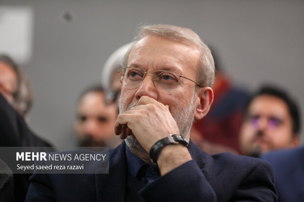 واکنش به تحلیل هگلی «عبدالرضا داوری» درباره بازگشت لاریجانی واکنش به تحلیل هگلی «عبدالرضا داوری» درباره بازگشت لاریجانی