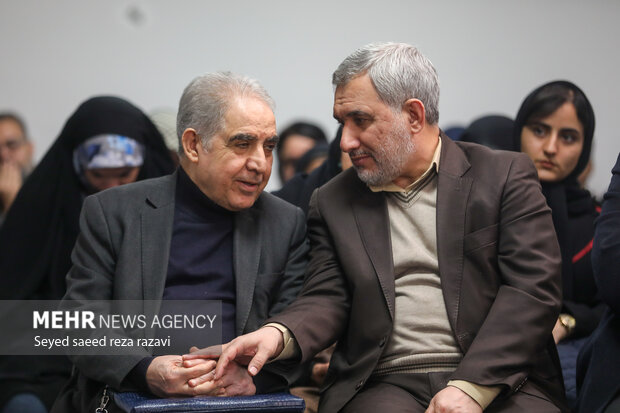 رونمایی از کتاب «آفاق دانایی» 34