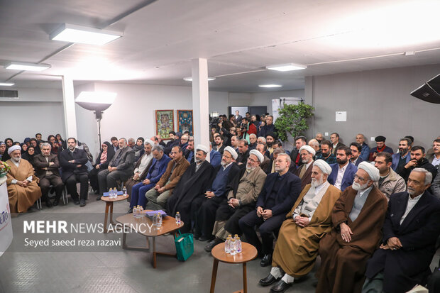 رونمایی از کتاب «آفاق دانایی» 40