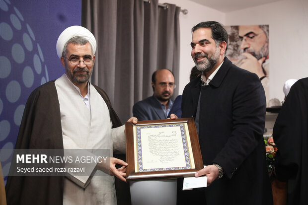 رونمایی از کتاب «آفاق دانایی» 55