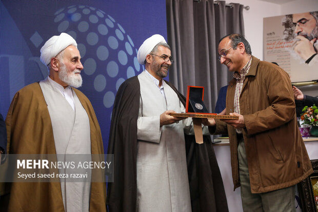 رونمایی از کتاب «آفاق دانایی» 63