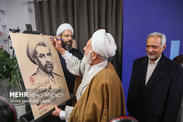 رونمایی از کتاب «آفاق دانایی» 64