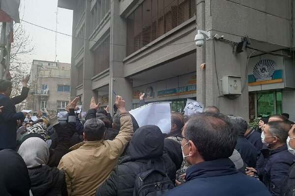 تجمع بازنشستگان مقابل وزارت آموزش و پرورش؛ سنوات پایان خدمتی که در حال آب رفتن است تجمع بازنشستگان مقابل وزارت آموزش و پرورش؛ سنوات پایان خدمتی که در حال آب رفتن است