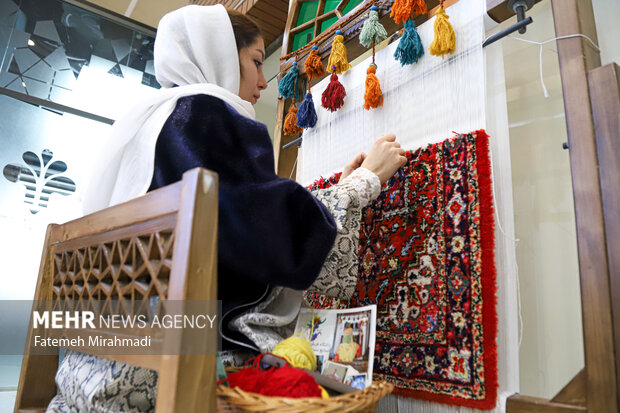 سومین نمایشگاه دستاوردها و ظرفیتهای شرکتهای دانشبنیان و خلاق 43