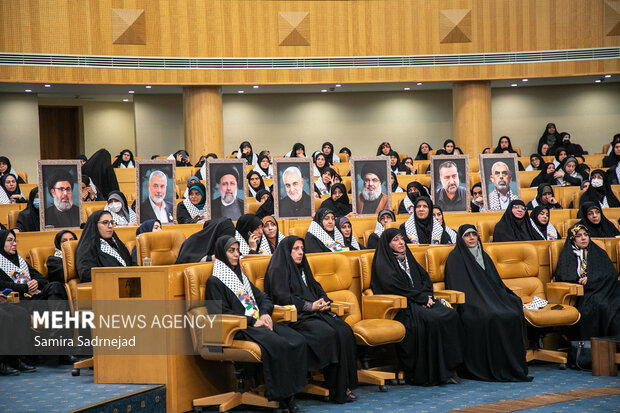 Employees honored at General Soleimani' martyrdom anniversary
