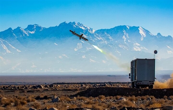 شلیک موشک پدافندی و پرسهزن سپاه در رزمایش نطنز