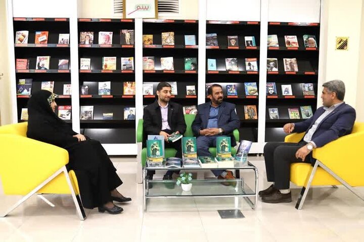 «آقا» به کتابخانههای عمومی استان بوشهر اهدا شد