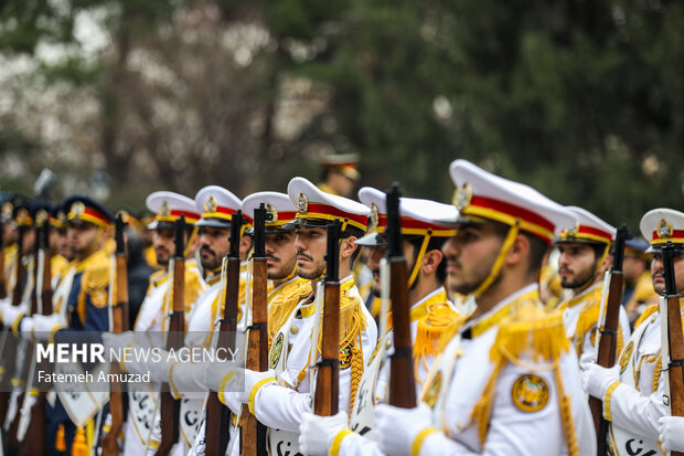 مراسم استقبال رسمی از نخست وزیر عراق