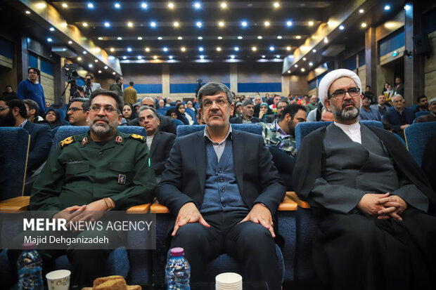 دومین جشنواره ملی شعر «سرباز وطن» در مهریز دومین جشنواره ملی شعر «سرباز وطن» در مهریز