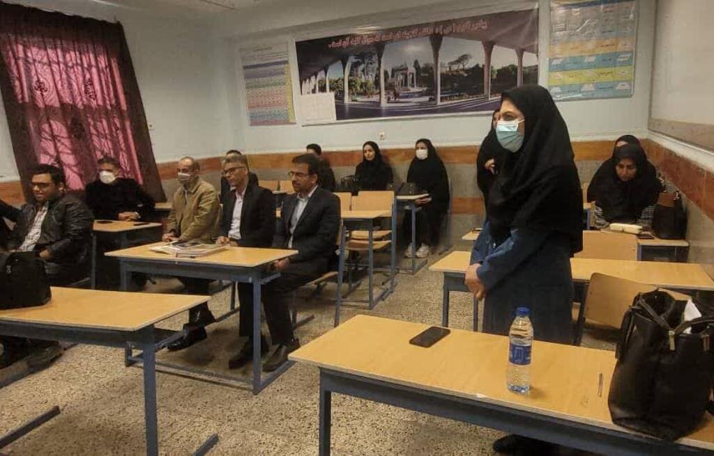 کارگاههای دانش افزایی دبیران نظری در گناوه برگزار شد