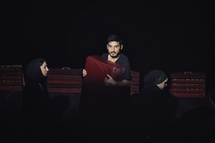 «سندروم پای بیقرار»؛ نمایش زندگی در مرزهای بیقراری