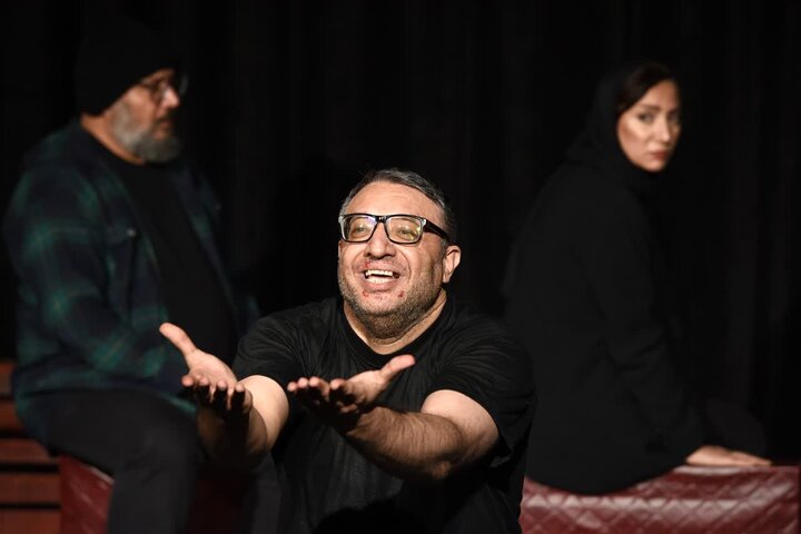 «سندروم پای بیقرار»؛ نمایش زندگی در مرزهای بیقراری