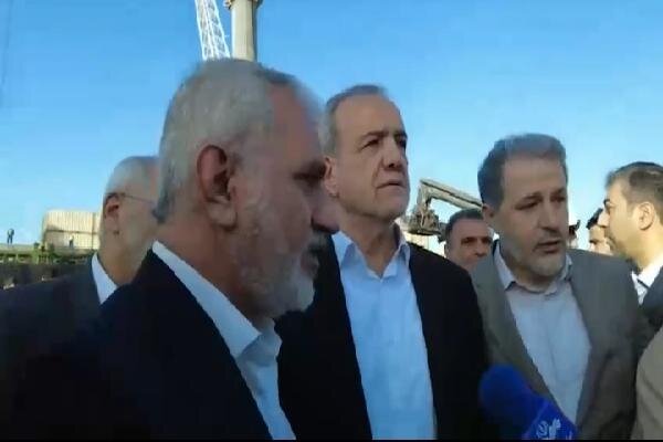 رئیس جمهور از بندر شهید بهشتی چابهار بازدید کرد
