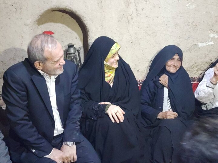 استقبال مردم روستای کلوخی از پزشکیان بعد از ۵۱ سال استقبال مردم روستای کلوخی از پزشکیان بعد از ۵۱ سال