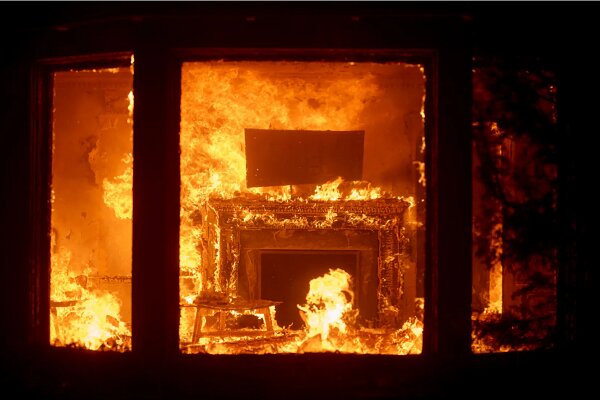 هالیوود در اضطرابی آخرالزمانی گرفتار در شعلههای آتش