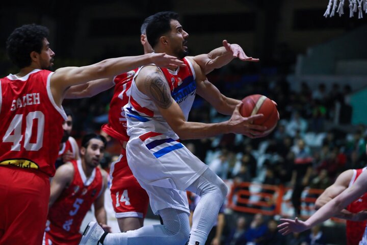 نبوغ اراک تیم بسکتبال شهرداری تبریز را شکست داد نبوغ اراک تیم بسکتبال شهرداری تبریز را شکست داد