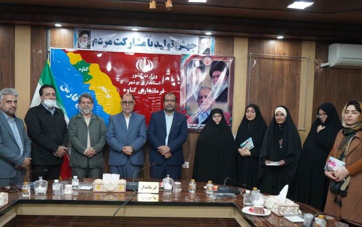 بانوان هنرمند گناوهای تجلیل شدند بانوان هنرمند گناوهای تجلیل شدند