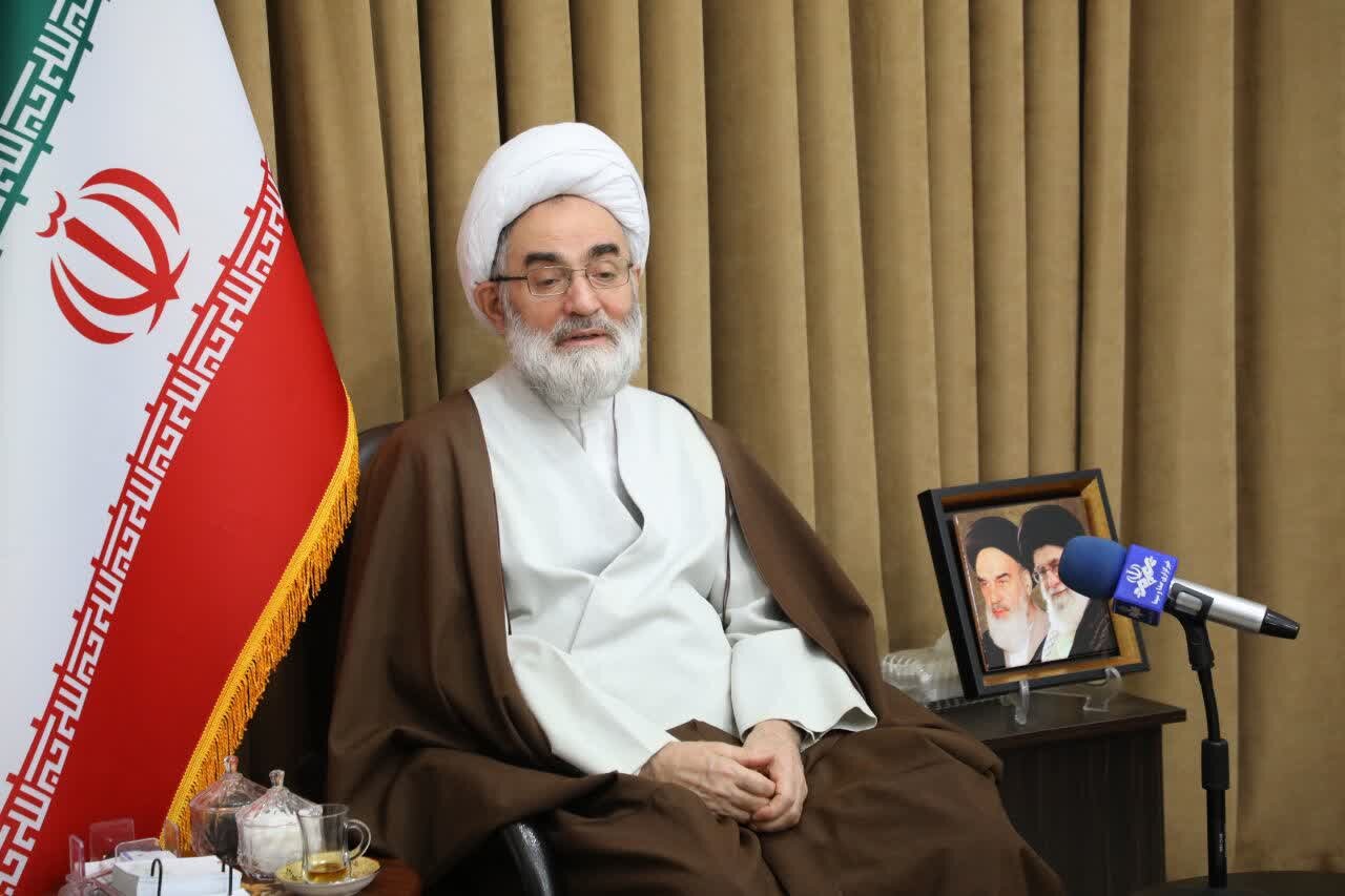 بیعت نماینده ولی فقیه در گیلان با سومین رهبر ایران بیعت نماینده ولی فقیه در گیلان با سومین رهبر ایران