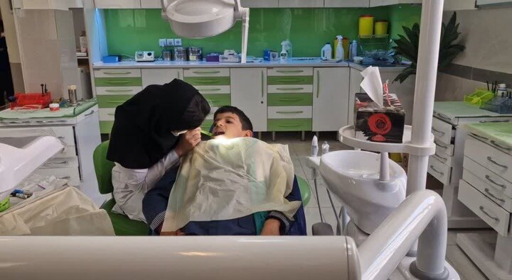 خدمات رایگان دندانپزشکی به ۲۲۰۰ دانشآموز روستایی لاهیجان