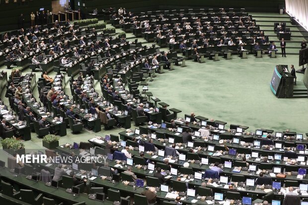 تا آخرین نفس پای آرمانهای انقلاب ایستادهایم