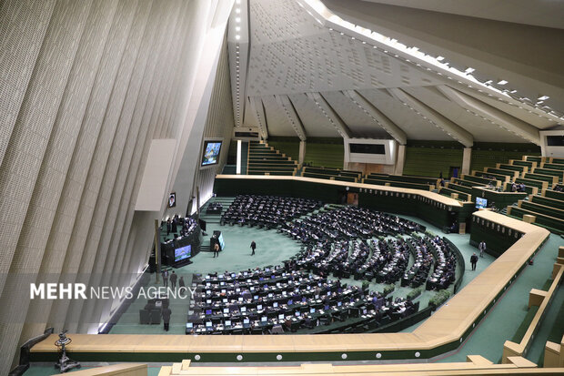 آغاز جلسه مجلس برای بررسی عملکرد دولت در اجرای قانون برنامه هفتم