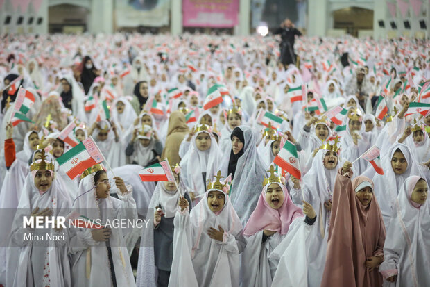 جشن تکلیف ۵ هزار نفری دختران تبریز