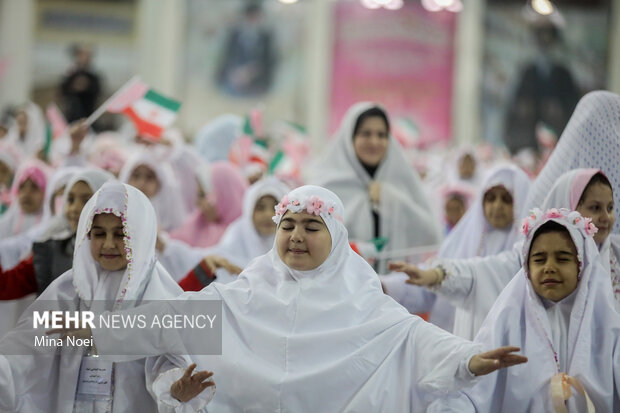 جشن تکلیف ۵ هزار نفری دختران تبریز