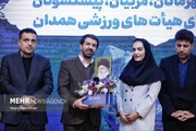 ئەنگوستیلەی دیاریی ڕێبەری ئێران بۆ ئازادی زیندانیان دەفرۆشرێت