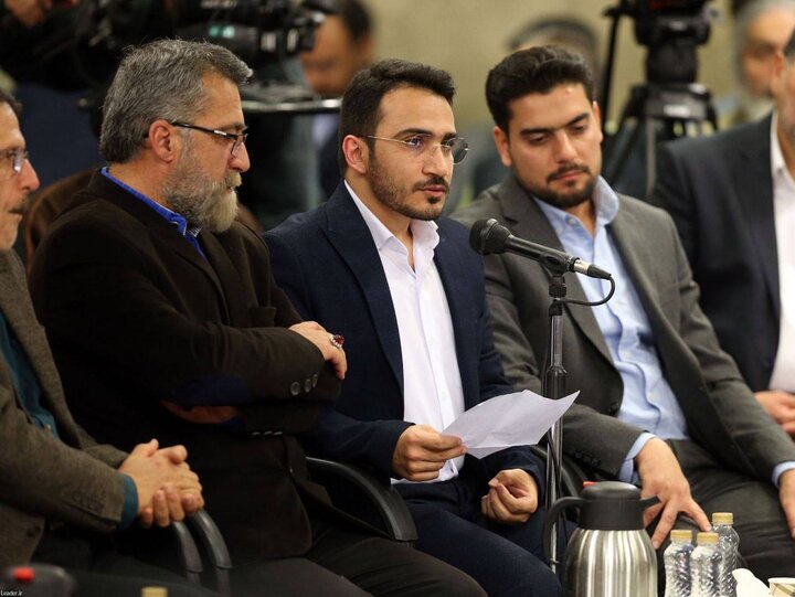 پس از جشنواره فجر، سختگیرتر شدهام؛ شاعر جوان نباید مغلوب غرور شود!