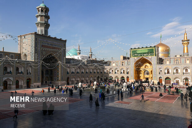 آماده سازی حرم مطهر رضوی در آستانه ولادت امیرالمومنین (ع)