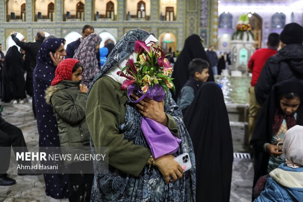 حرم مطهر امام رضا(ع) در شب میلاد امام علی(ع)