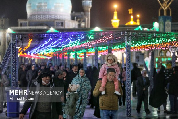 حرم مطهر امام رضا(ع) در شب میلاد امام علی(ع)