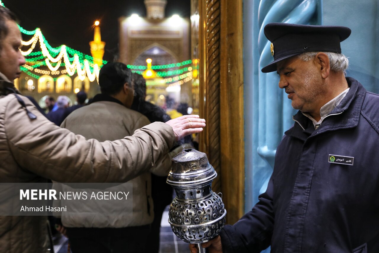 جشن مبعث در حرم امام رضا (ع)؛ ندای وحدت و همدلی عاشقان