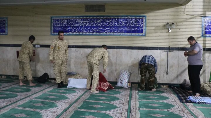 آغاز مراسم اعتکاف یگانهای نظامی اصفهان در گروه توپخانه ۴۴ نزاجا