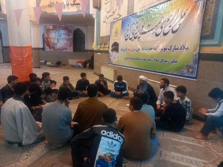 دهه هشتادیهای کامیارانی معتکف شدند