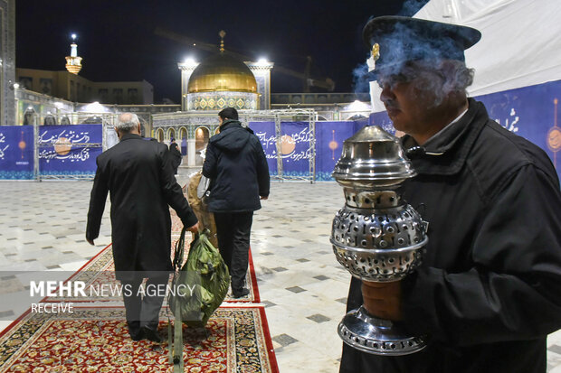 آغاز آئین معنوی اعتکاف در حرم مطهر امام رضا(ع)