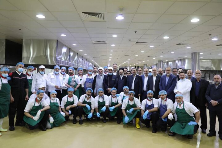 بازدید نماینده ولی فقیه در امور حج و زیارت از آشپزخانه مرکزی مکه + عکس 2