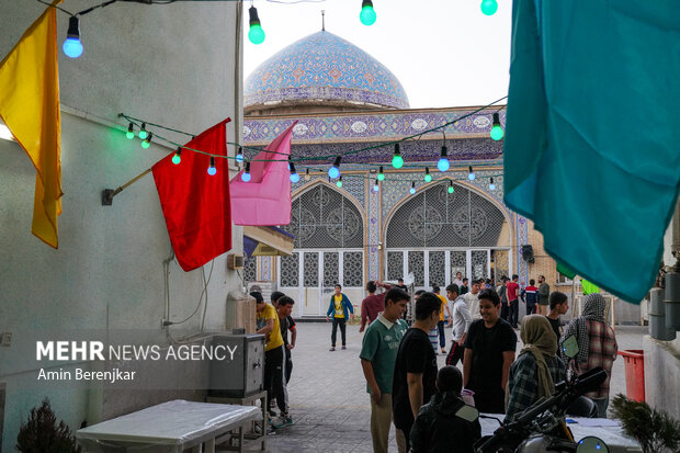 اعتکاف دانش آموزان شیرازی در مسجد شهید دستغیب شیراز