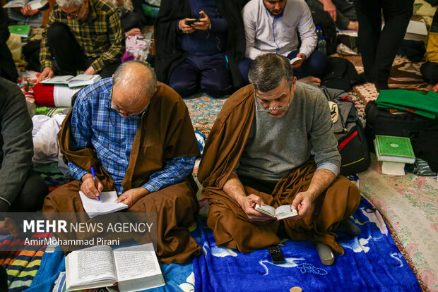 آیین معنوی اعتکاف در مسجد جمکران