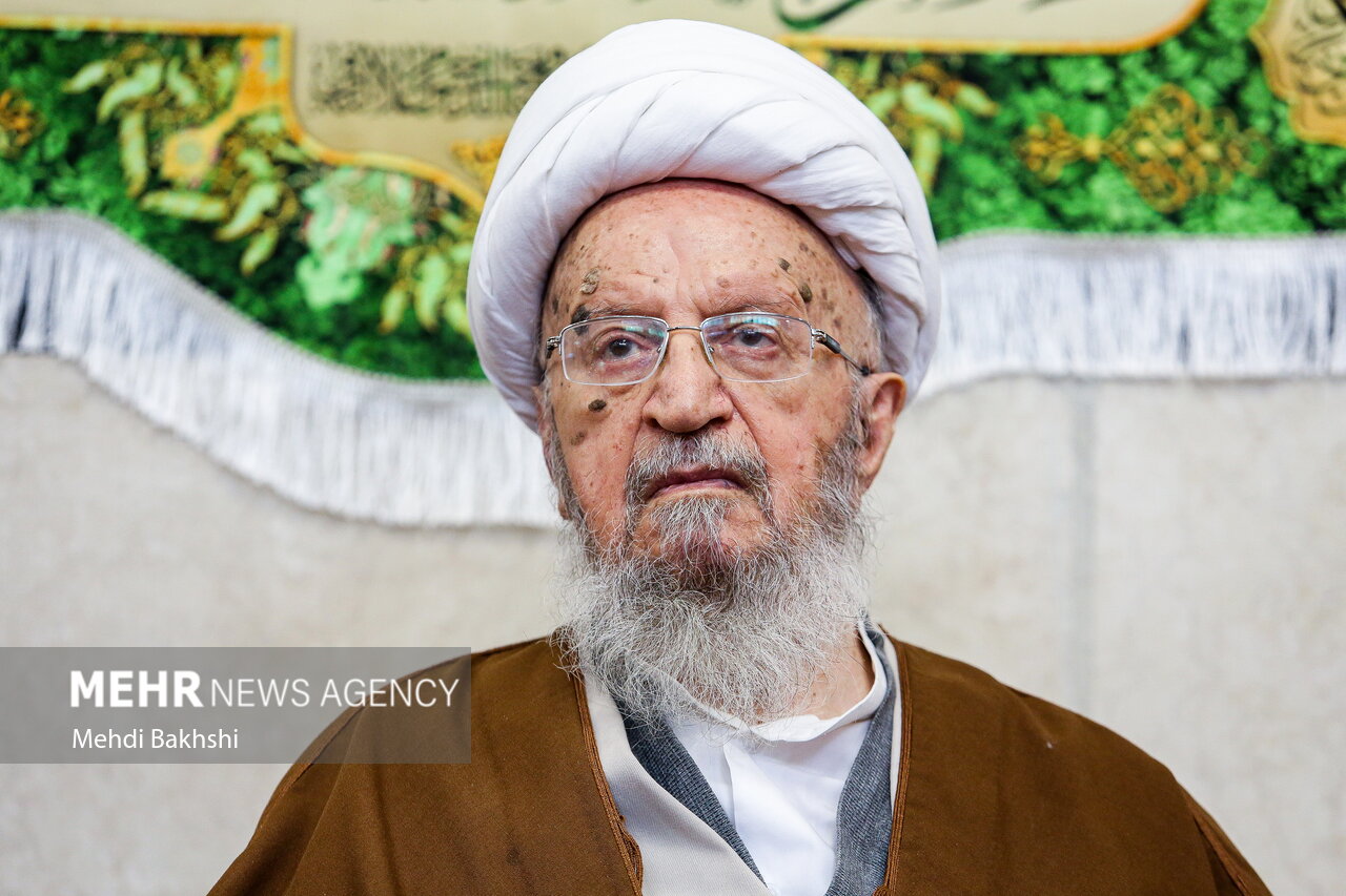 دعوت مراجع تقلید از مردم برای حضور در راهپیمایی ۲۲ بهمن