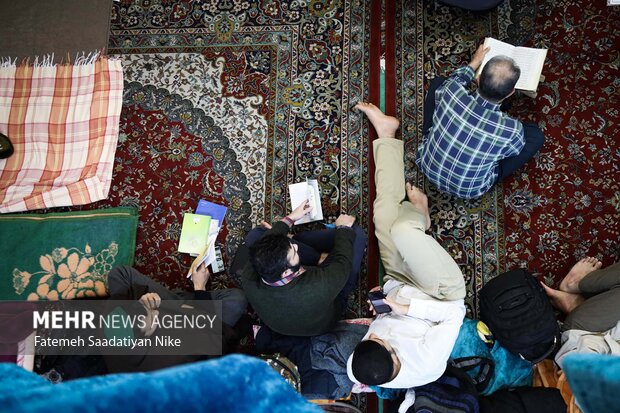 از اعتکاف نوعروسان تا اعتکافهای مادر دختری؛ میزبانی ۶۰۰ مسجد تهران از معتکفین