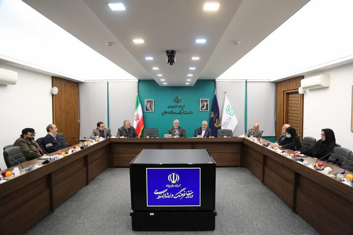 ایران را در جهان با ادبیات میشناسند