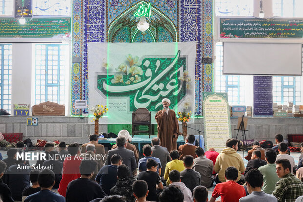 اعتکاف دانش‌آموزی در سمنان