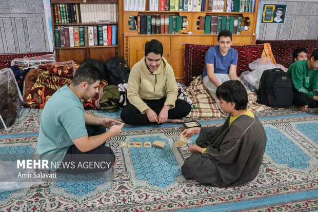 اعتکاف دانش‌آموزی در سمنان