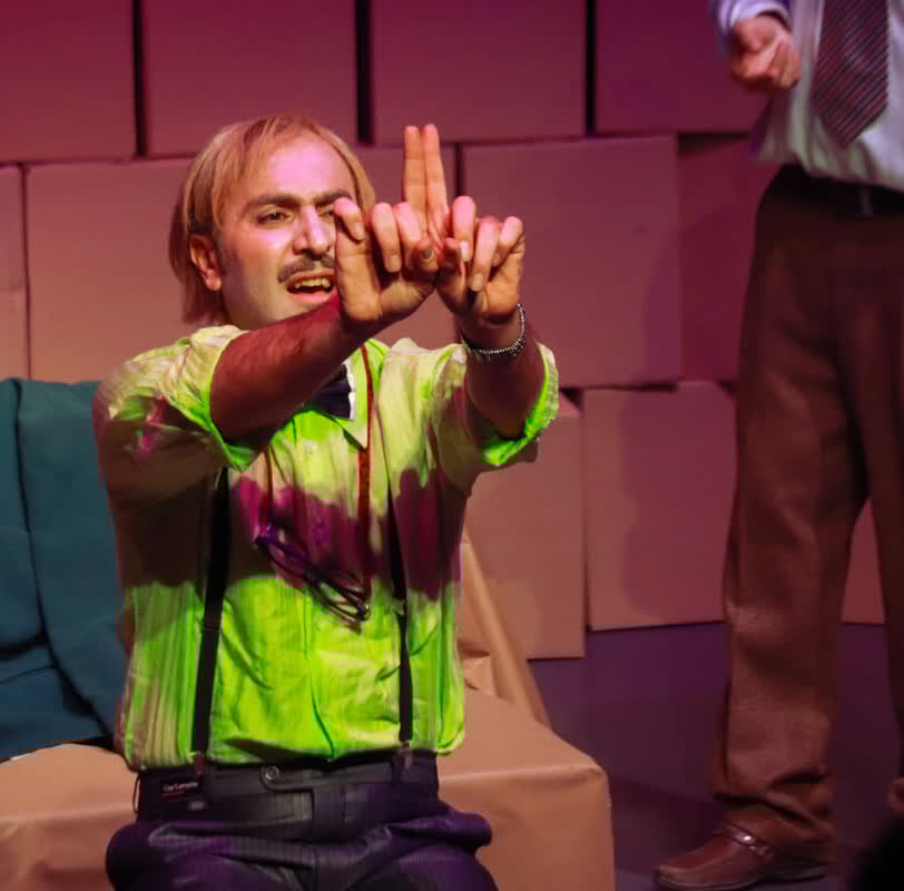 نقد نمایش«سازش»؛ طنز تلخی که ما را به فکر فرو میبرد