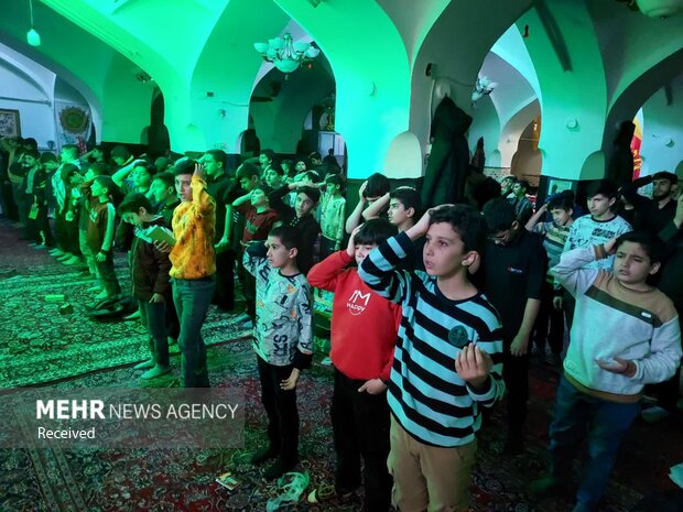 نوجوانان معتکف راه انقلاب و مقاومت را جدی گرفتهاند