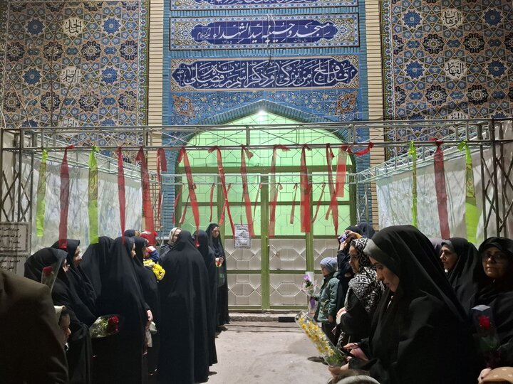 شاخه گلی برای عزیز معتکفم…