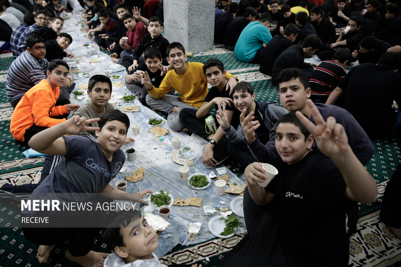 رویشهای انقلاب و قشر نوجوان معتکف در استان سمنان