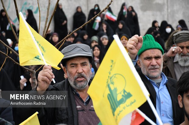 نمازگزاران تهرانی توافق آتش‌بس در غزه را جشن گرفتند