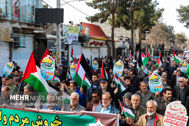 ایران بھر کے مختلف شہروں میں فلسطینی مزاحمت کی فتح پر جشن کا سماں